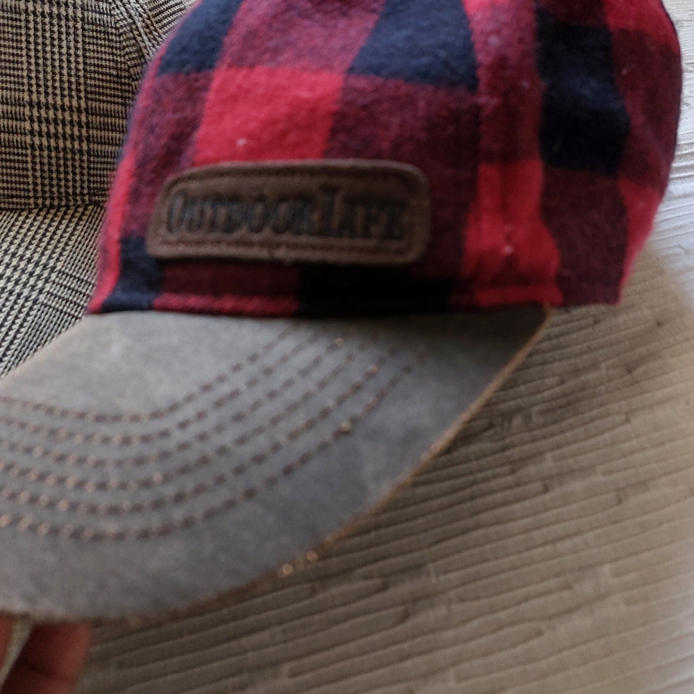Plaid and Checkered Men's Caps Set - Picture 4 of 9